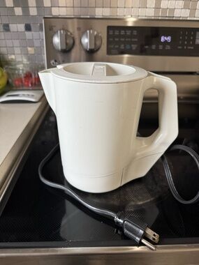 Black & Decker White Electric Kettle